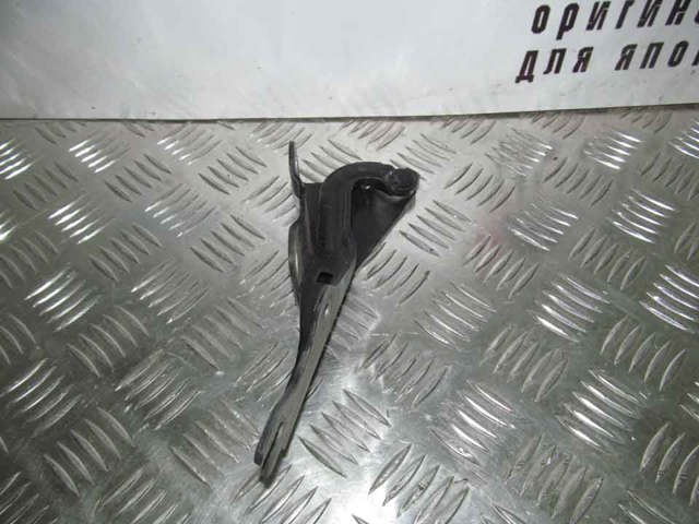 Шарнір капота правий TD1152410B MAZDA