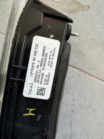Ліхтар задній внутрішній правий 600592400E TESLA