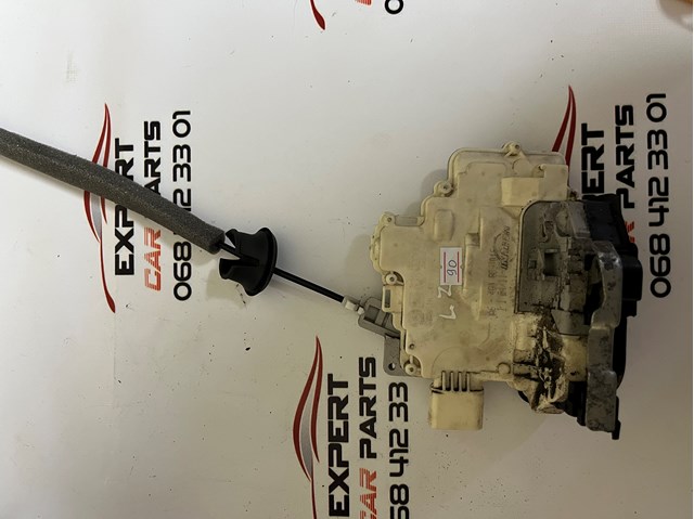 Замок задньої двері, лівої 4G0839015 VAG