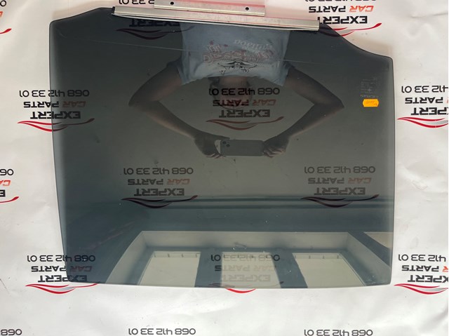 Скло задньої двері правої 6810348130 TOYOTA