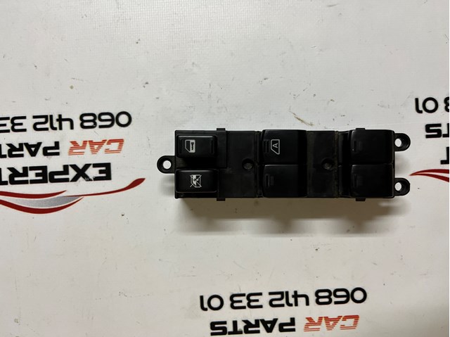 Кнопковий блок керування склопідіймачами передній лівий 83071FG090 SUBARU