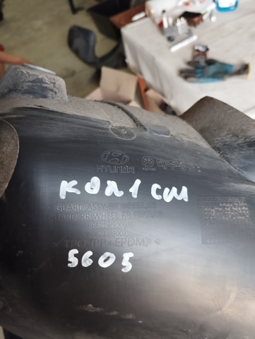 Підкрилок задній лівий 86821J9000 HYUNDAI