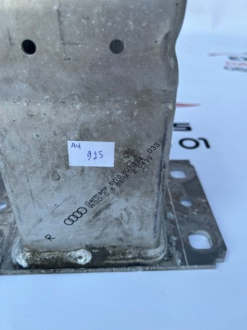 Кронштейн підсилювача переднього бампера 8W0807134 VAG