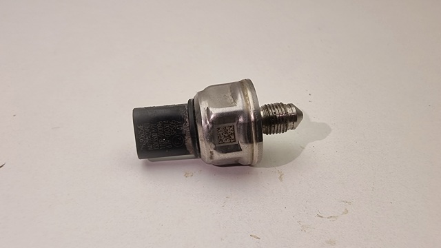 Датчик тиску палива 06L906054E VAG