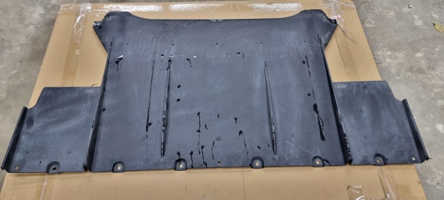 Деталі підлоги (основа кузова або підлоги) 105732600C Tesla Model