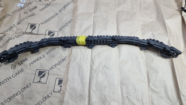 Наповнювач бампера переднього 51118081095 BMW
