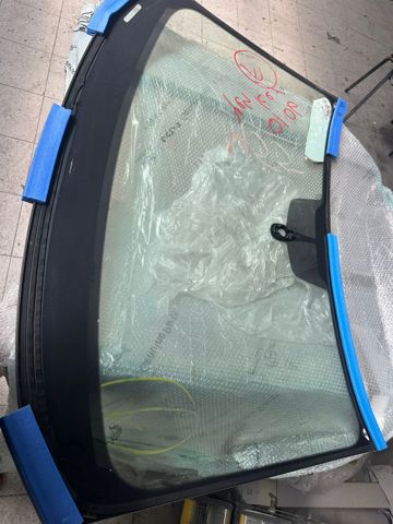 Автомобільне скло 8W6845099JNVB VAG