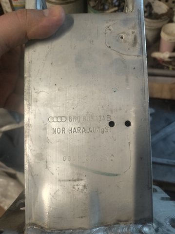 Кронштейн підсилювача переднього бампера 8R0807134B VAG