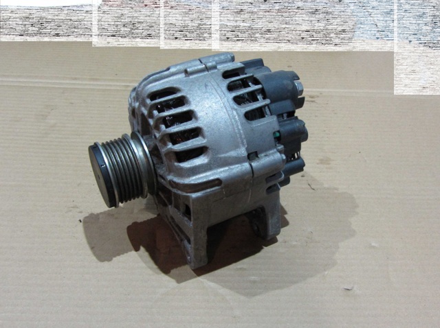 Авто генератор 231001318R RENAULT