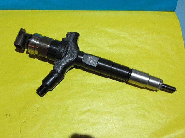 Форсунка паливна DCRI105830 DENSO