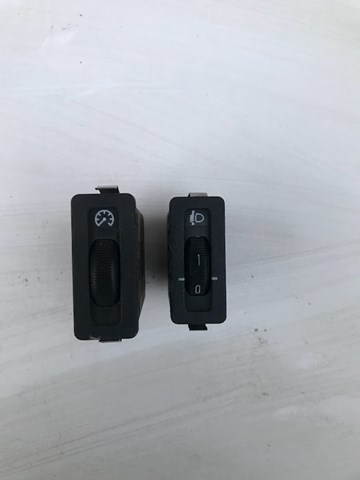 Кнопка коректора фар 61318360883 BMW