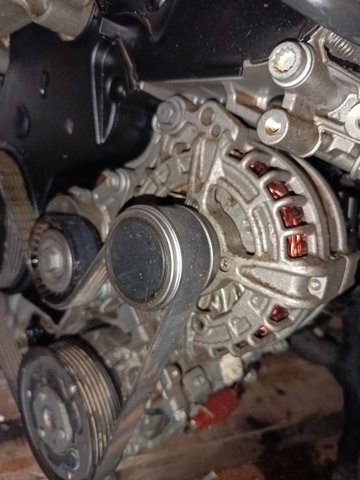 Генератор автомобільний 05L903026B VAG