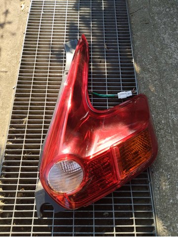 Задні ліхтарі 265501KA0A NISSAN