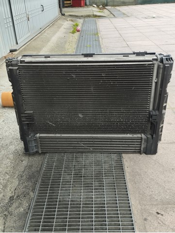 Радіатор охолодження двигуна 780153703 MODINE