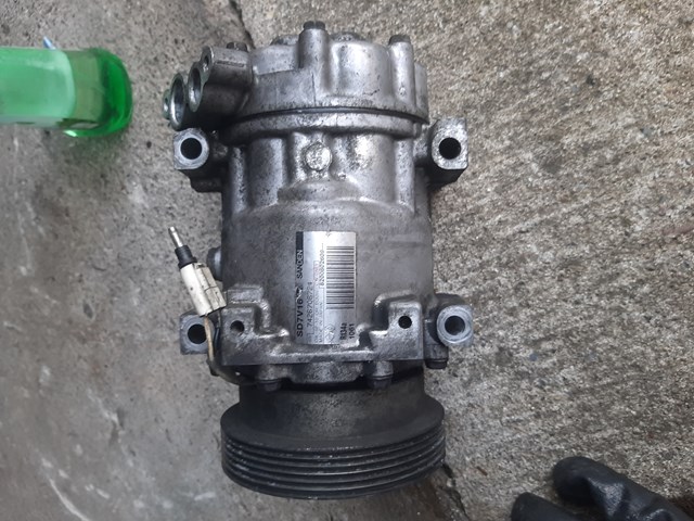Компресор кліматичної установки 8200802609 RENAULT