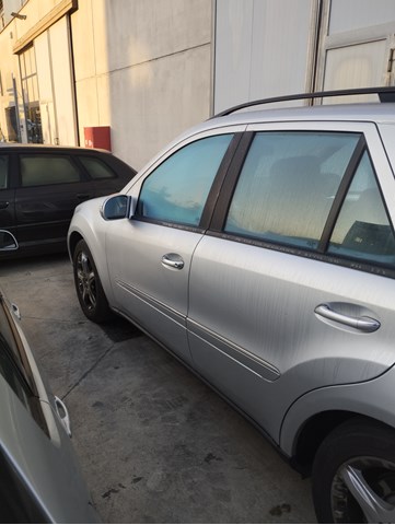 Двері пасажирськи задні ліві A1647300105 MERCEDES