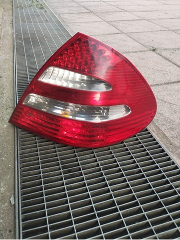 Ліхтар задній правий A2118200664 MERCEDES