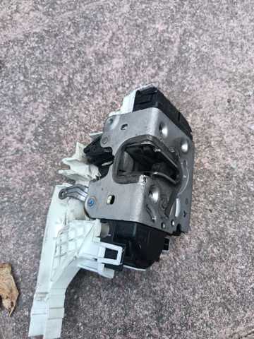 Внутрішній дверний замок A9067201735 MERCEDES