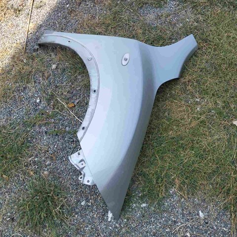 Переднє праве крило F31001KKAA NISSAN