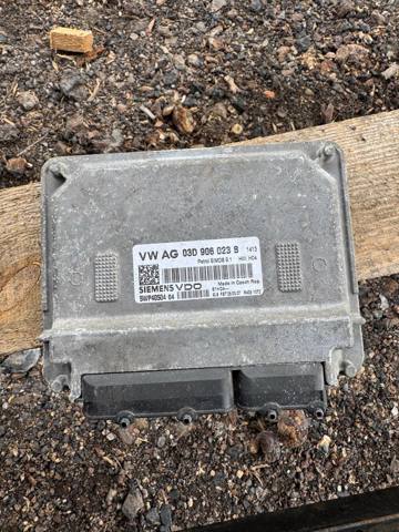 Модуль управління двигуном 03D906023B VAG