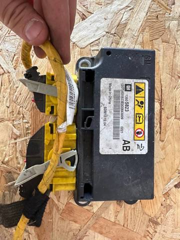 Блок управління airbag 13505823 GM