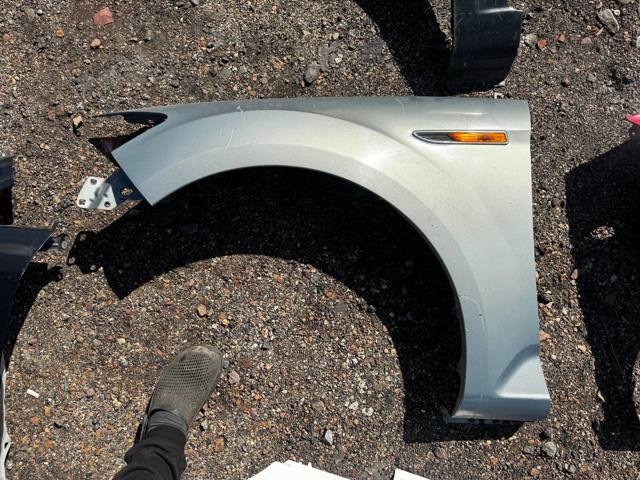Переднє праве крило 1469749 FORD