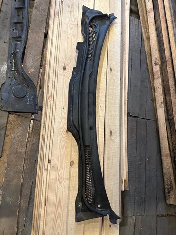 Водостік лобового скла, жабо 30745377 VOLVO