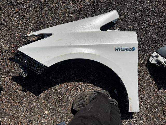 Ліве переднє крило Toyota Prius