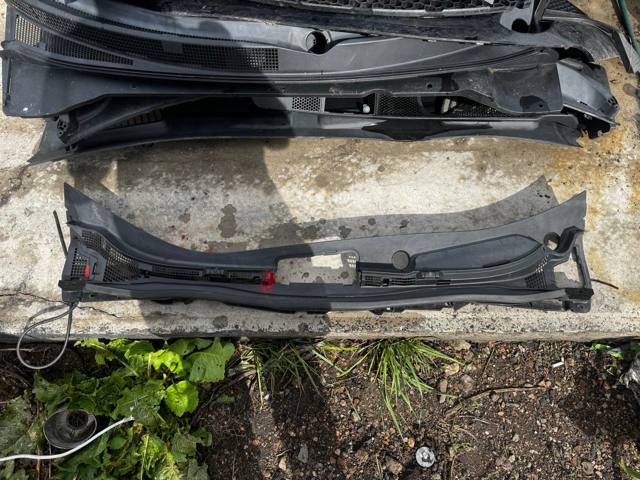 Водостік лобового скла, жабо 668623NF0A NISSAN
