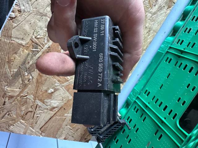 Датчик підігріву сидіння 6R0959772A VAG