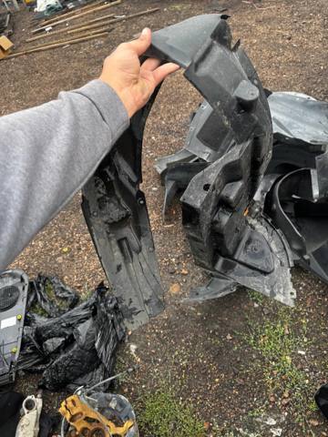 Підкрилок передній лівий 7232263J20 SUZUKI