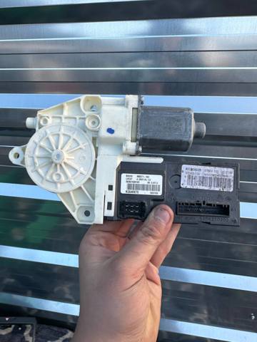 Мотор склопідйомника дверей задніх, лівих 807310002R RENAULT