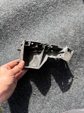 Напрямна переднього бампера, ліва 8R0807283B VAG