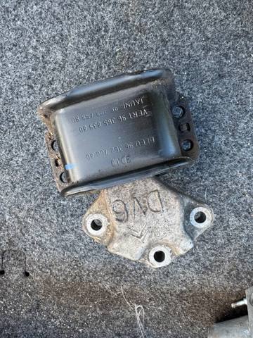 Подушка (опора) двигуна, права верхня 9636270080 PEUGEOT