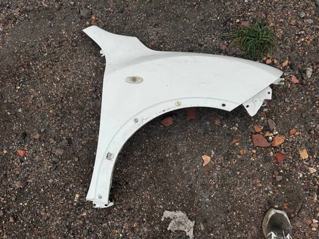 Переднє праве крило F31001KKAA NISSAN