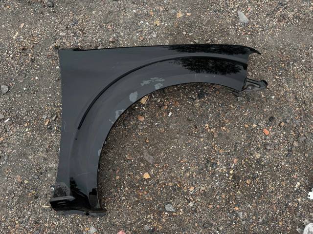 Переднє праве крило F31004X0MA NISSAN