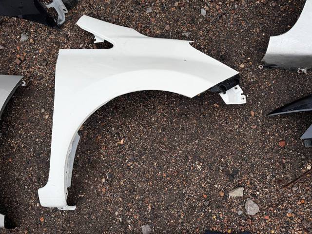 Переднє праве крило FCA003WCMC NISSAN