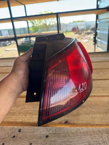 Фара задня права зовнішня MR957366 MITSUBISHI