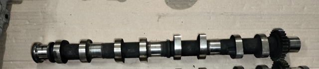 Розподілвал двигуна Тойота Королла