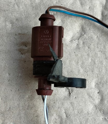 Роз’єм регулятора фаз газорозподілу 1J0973702A VAG