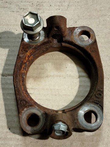 Кулак поворотний правий 43021BR50A NISSAN