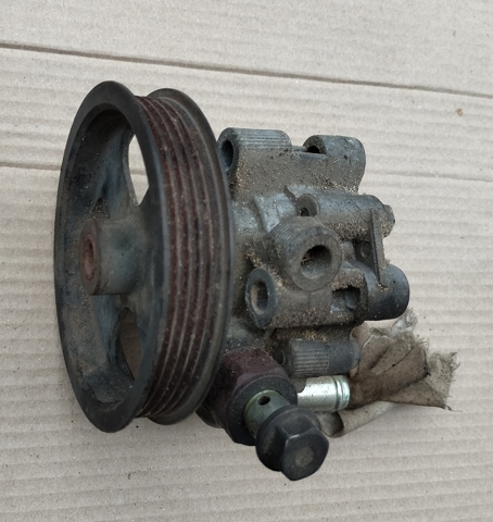 Насос кермового управління 4431042090 TOYOTA