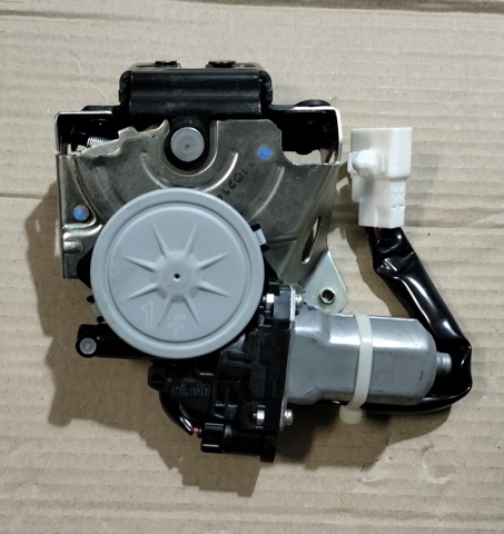 Замок і ручка дверей задка 6935028160 TOYOTA