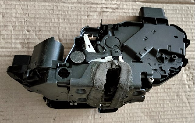 Замок водійських дверей 6W8A21813GD LAND ROVER