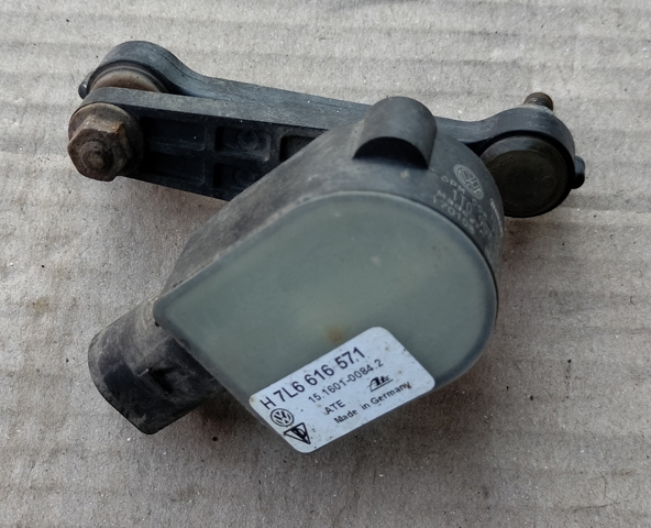 Датчик рівня положення кузова, задній 7L6616571 VAG