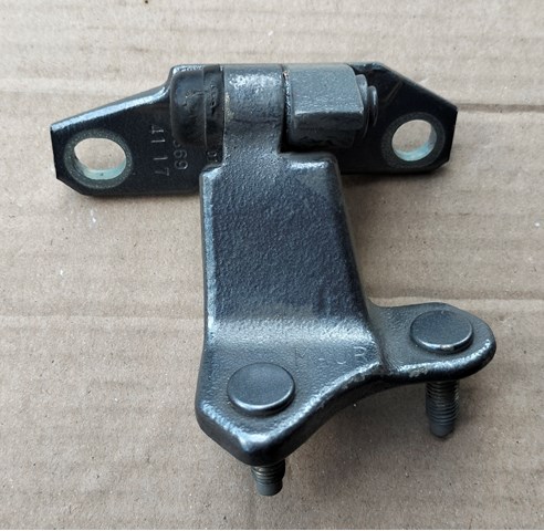 Петля задніх правих дверей 824004GA0A NISSAN