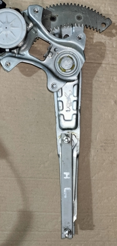 Склопідйомник задніх лівих дверей 827214GA0B NISSAN
