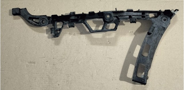 Кронштейн бампера заднього, зовнішній лівий LR015111 LAND ROVER