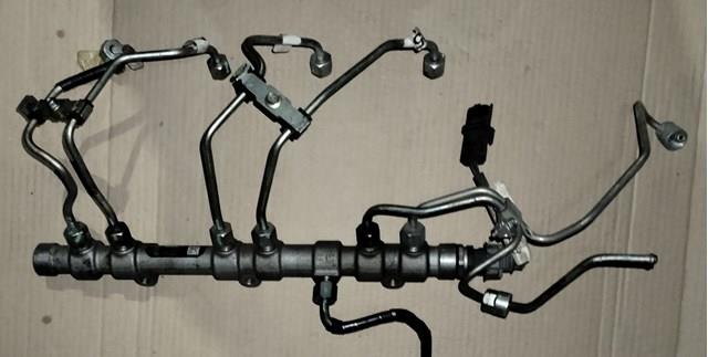 Розподільник палива (рампа), лівий LR022982 LAND ROVER