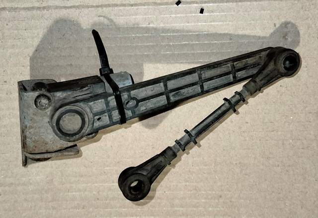 Датчик рівня положення кузова, задній LR023654 LAND ROVER